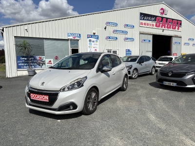PEUGEOT - 208 - Allure